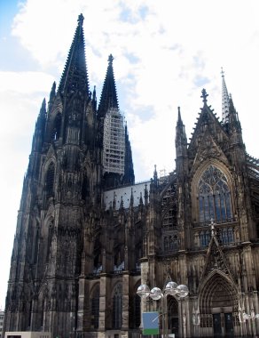 Köln Katedrali sokak görünümü.