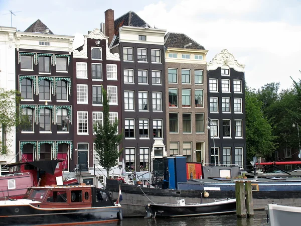 Pohled na staré amsterdam, Nizozemsko. — Stock fotografie