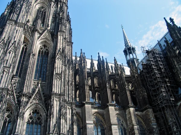 Uma vista de rua da Catedral de Colônia . — Fotografia de Stock