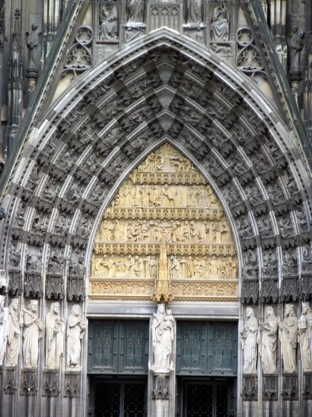 Köln Katedrali sokak görünümü. — Stok fotoğraf