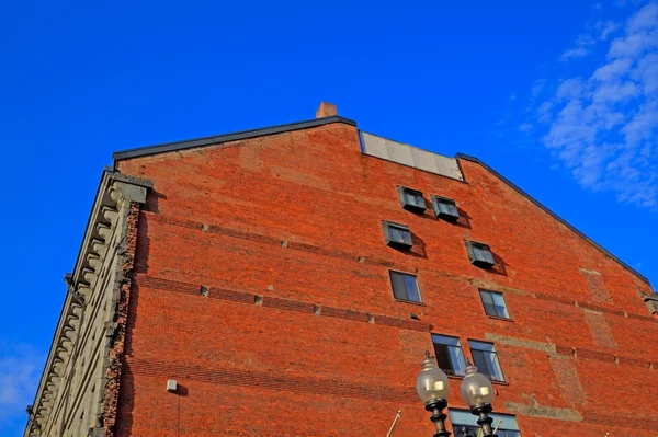 Ściany budynku z czerwonej cegły. — Zdjęcie stockowe