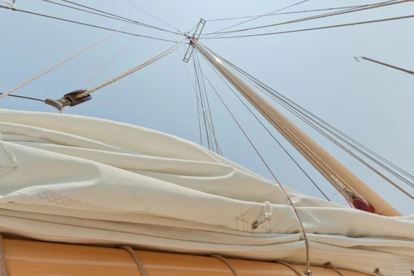 Nézd a saját vitorlás Yacht. — Stock Fotó