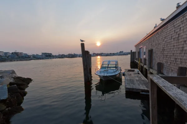 Pôr do sol sobre Naragansett Bay, Rhode Island . — Fotografia de Stock