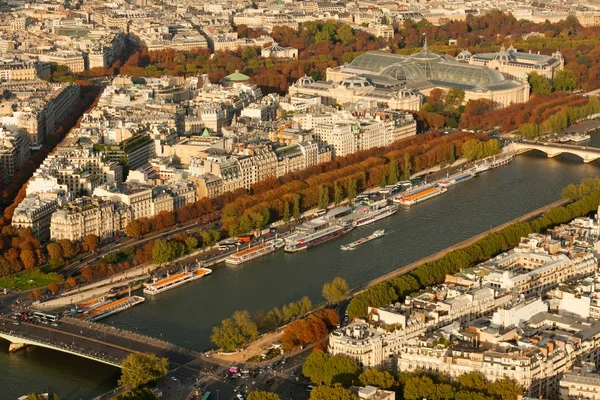 Paris und River Seine vom Eiffelturm. — Stockfoto