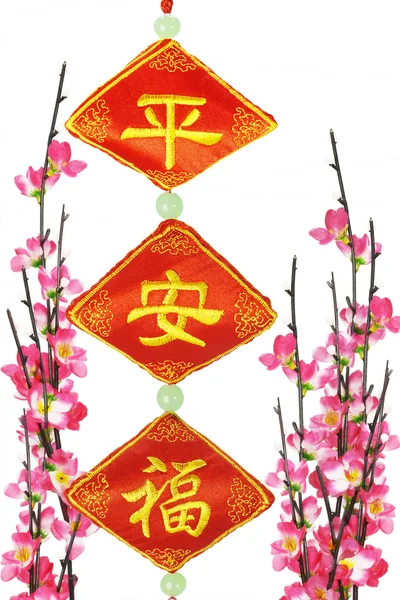 Chinese New Year traditional ornaments and cherry blossom — Stock Photo, Image