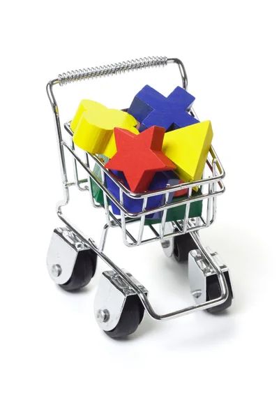 Blocos de brinquedo de madeira no carrinho de compras — Fotografia de Stock