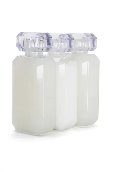 Três garrafas de vidro de produtos de higiene pessoal — Fotografia de Stock