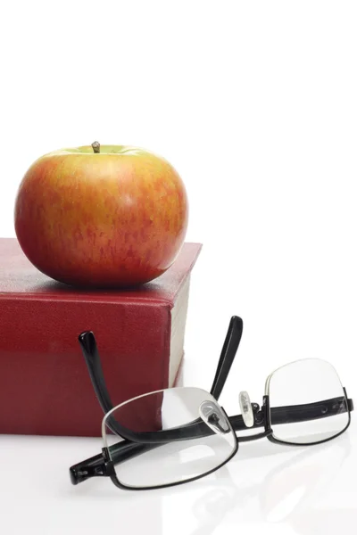 Apple, óculos de leitura e livro — Fotografia de Stock