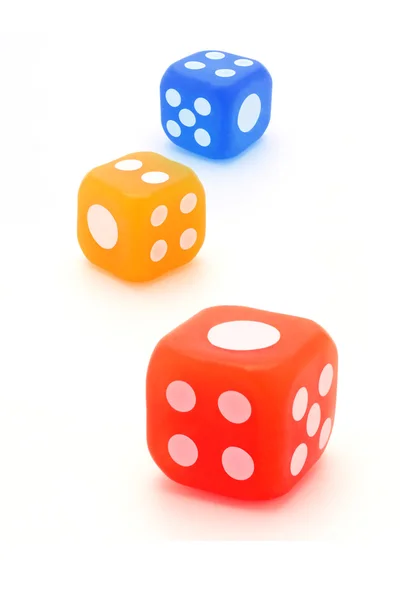 Drie kleurrijke rubber dobbelstenen — Stockfoto