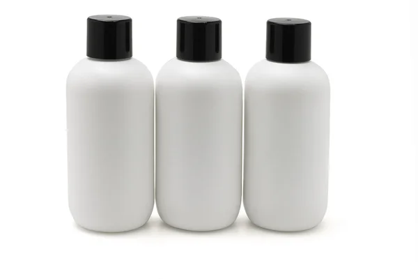 Trzy białe butelki z tworzyw sztucznych — Zdjęcie stockowe