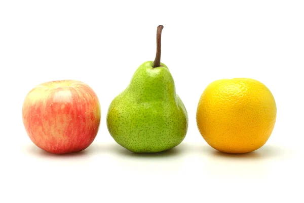 Manzana, pera y naranja — Foto de Stock
