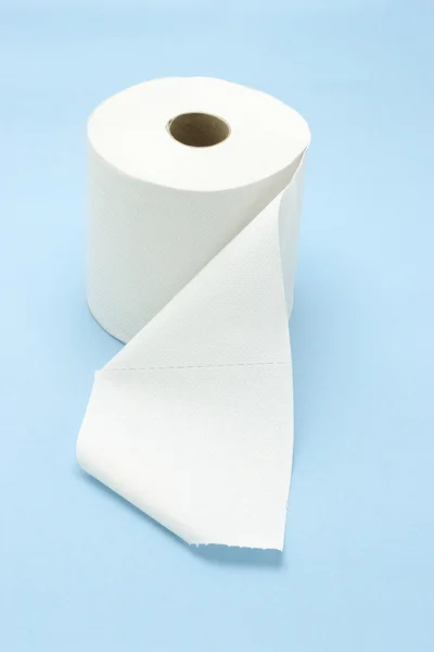 Белый рулон туалета — стоковое фото
