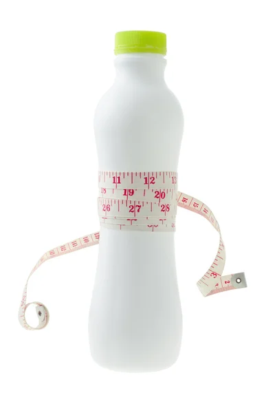 Fita métrica e garrafa de leite — Fotografia de Stock