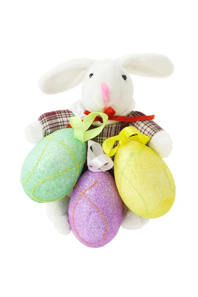 Пасхальный кролик и разноцветные яйца — стоковое фото