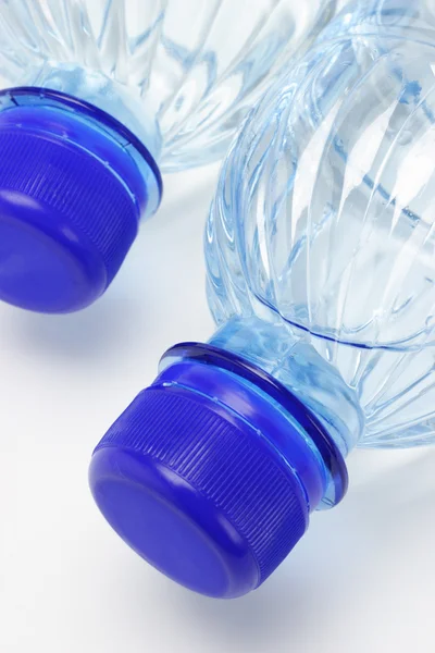 Wodę mineralną w butelkach z tworzywa sztucznego — Zdjęcie stockowe