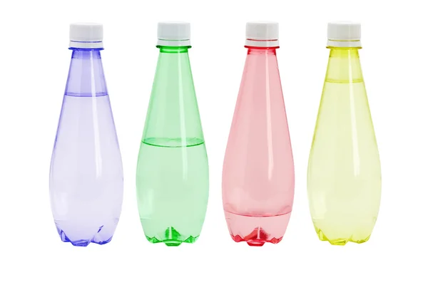 Água mineral em garrafas plásticas coloridas — Fotografia de Stock