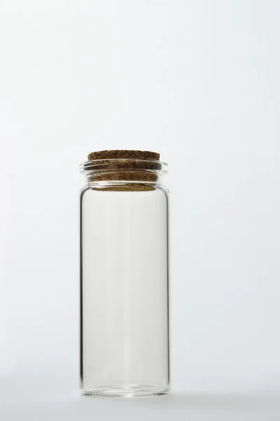 Bottiglia di vetro con tappo di sughero — Foto Stock