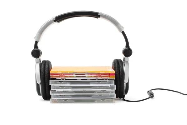 ステレオのヘッドフォンとコンパクトなディックス — ストック写真