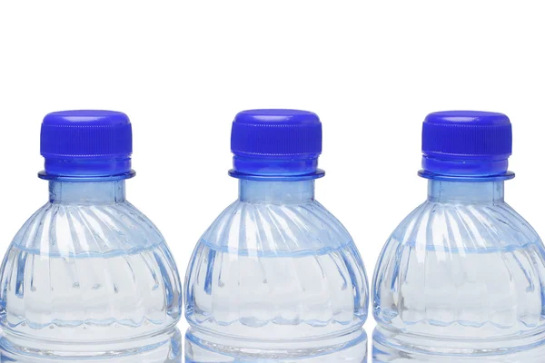 Минеральная вода в пластиковых бутылках — стоковое фото