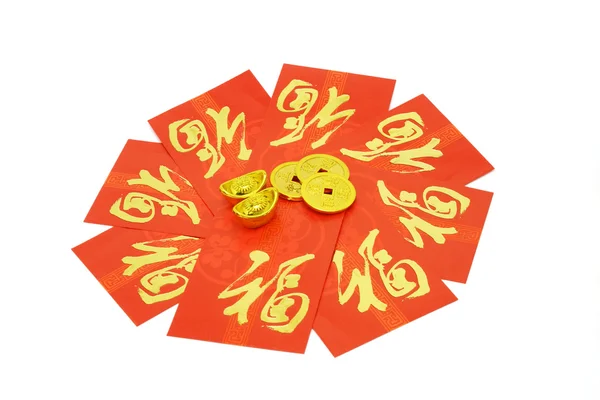Китайские красные пакеты и орнаменты — стоковое фото