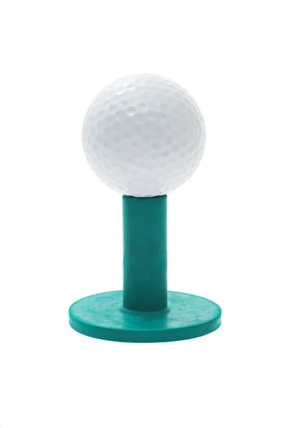 Bola de golfe em tee de borracha verde — Fotografia de Stock