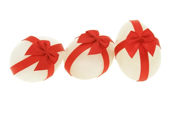 Три украшенных пасхальных яйца — стоковое фото