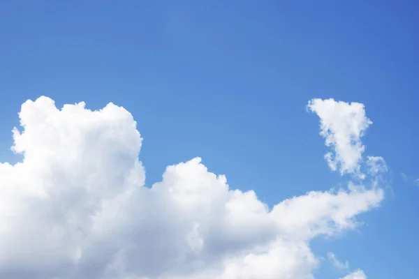 Blle céu nublado — Fotografia de Stock