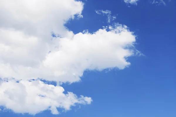 Blå himmel solig dag — Stockfoto