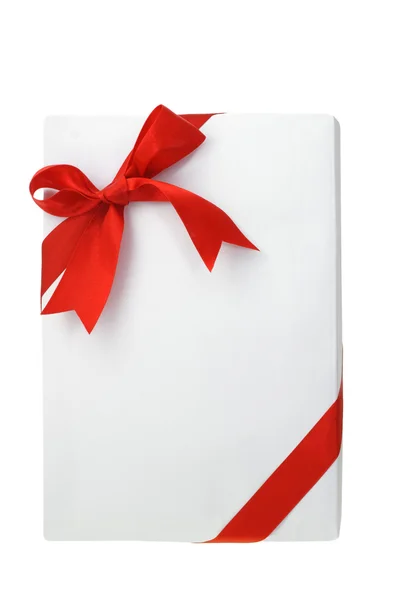 Boîte cadeau blanche de forme rectangulaire — Photo