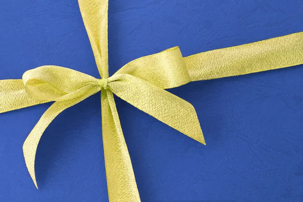 Boog lint op blauwe geschenkdoos — Stockfoto
