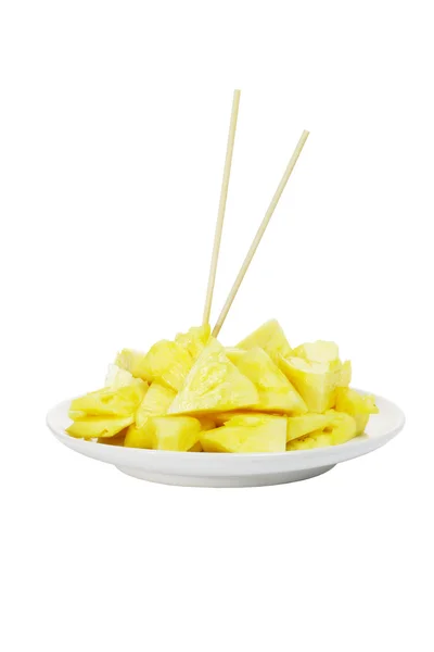 Skär färsk ananas skivor — Stockfoto