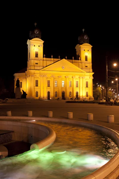 Реформатская Великая Церковь в ночном Дебрецене, Венгрия — стоковое фото