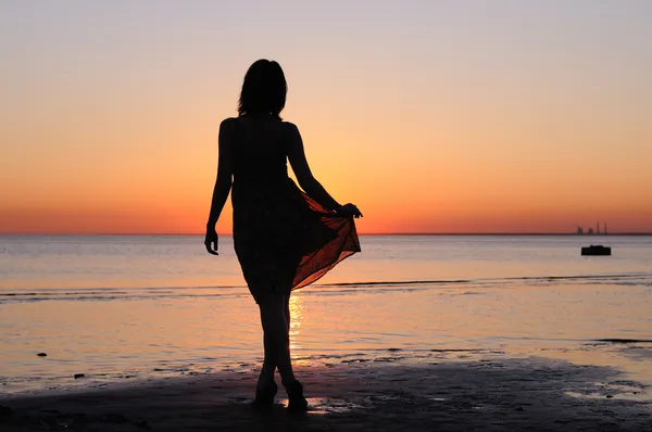Portrait of young woman as silhouette — Stock Photo, Image
