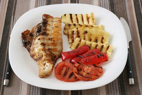 Grilled red-fish with vegetables — Stock Photo, Image