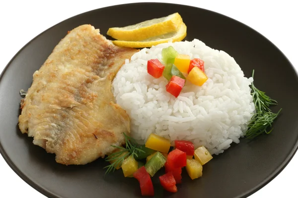 Gebratener Fisch mit gekochtem Reis — Stockfoto