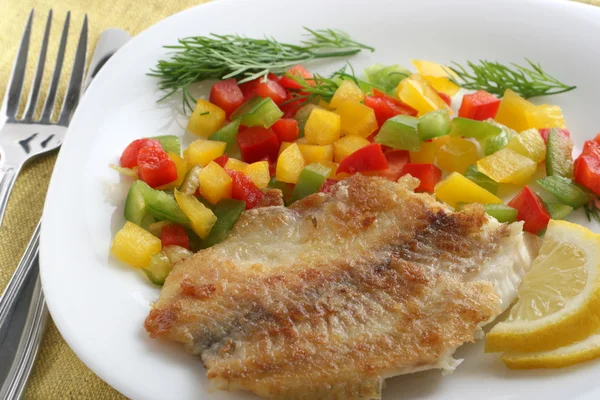 Sült hal, bors고추와 튀긴된 생선 — 스톡 사진