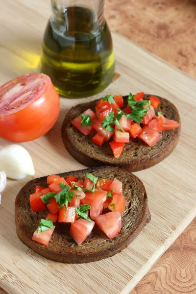 Toasts with cut tomato — Stock Photo, Image