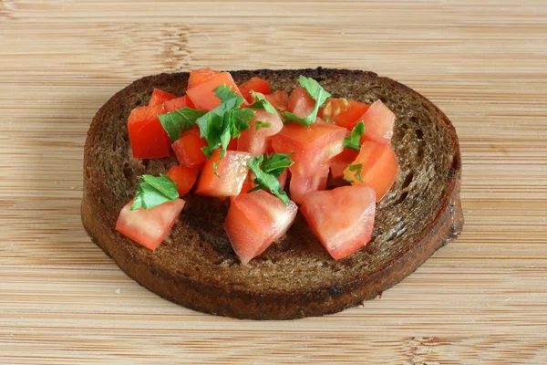 Toast à la tomate coupée — Photo