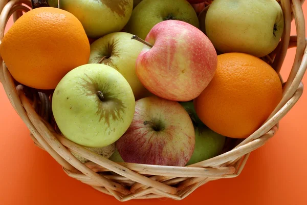 Fruits in basket — Stock Photo, Image