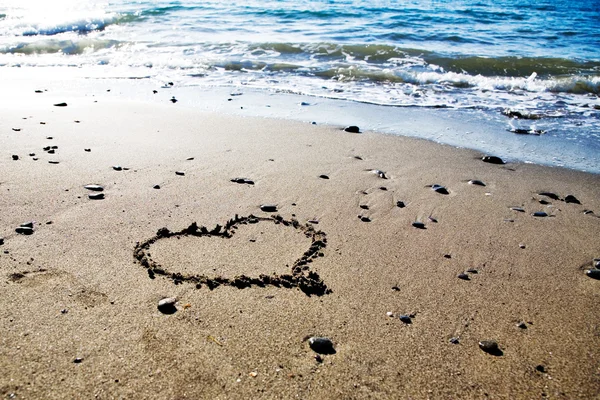 在海滩上的心脏 — 图库照片
