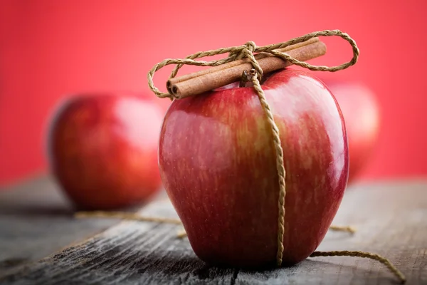 Червоні яблука — стокове фото