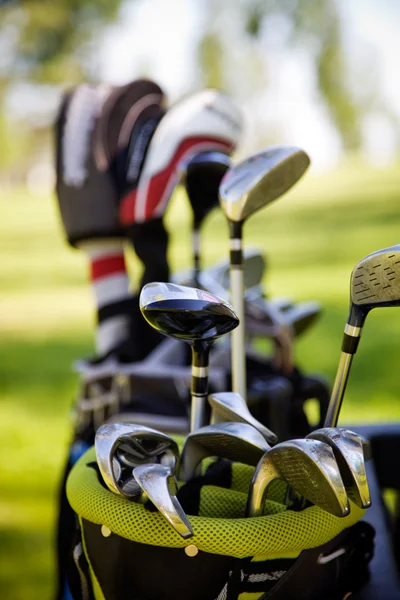 Clubes de golfe sujos — Fotografia de Stock
