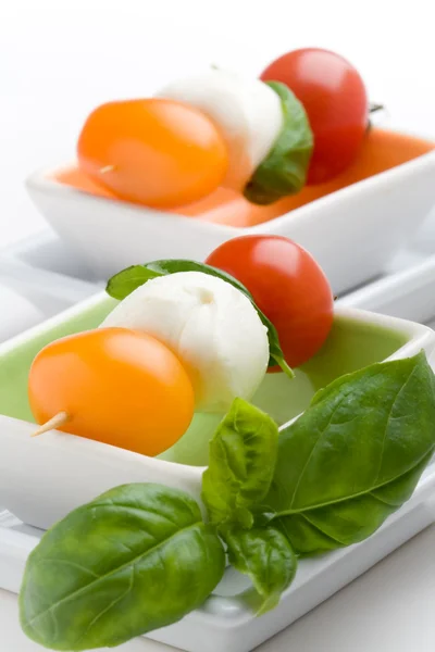 Mozzarella, tomates et basilic — Photo