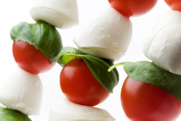 Mozzarella, rajčata a bazalka — Stock fotografie