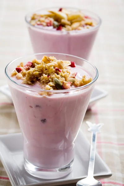 Jagodowym jogurtem — Zdjęcie stockowe