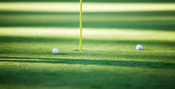 Dva golfové míčky — Stock fotografie