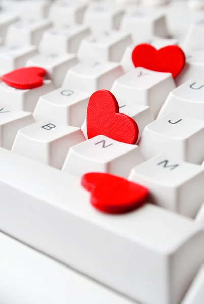 Сердца на клавиатуре — стоковое фото