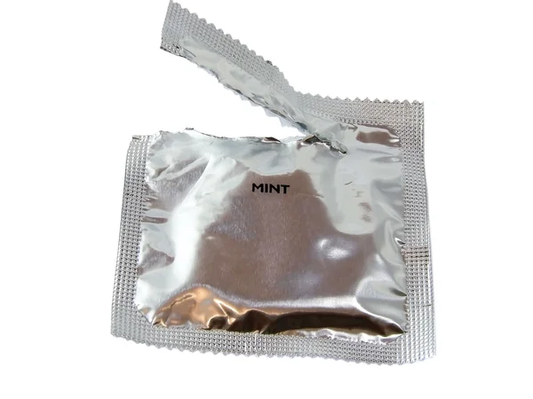 Confezione aperta di preservativo isolato su bianco — Foto Stock