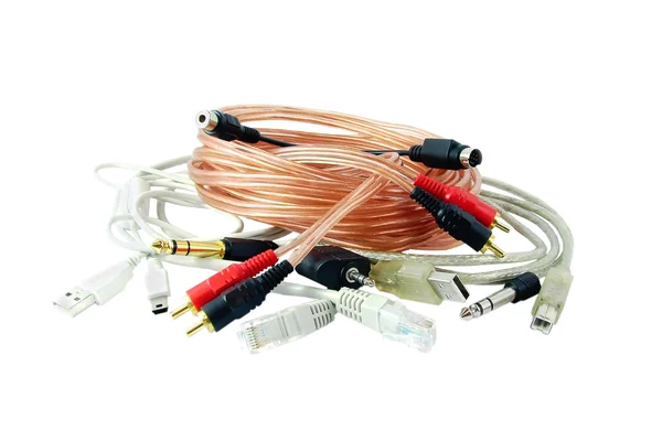 Pilha de cabos isolados sobre fundo branco — Fotografia de Stock