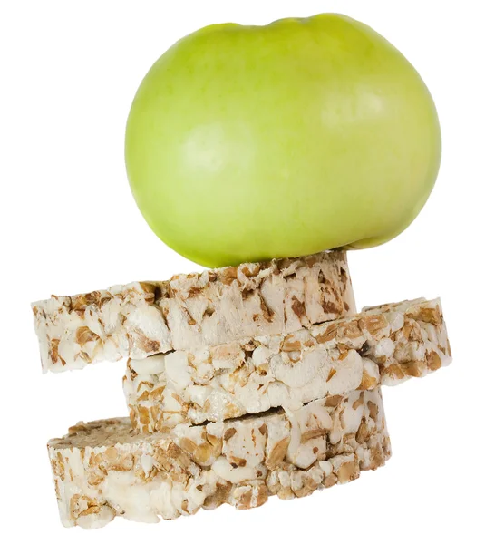 Pomme et pain croustillant isolés sur blanc — Photo